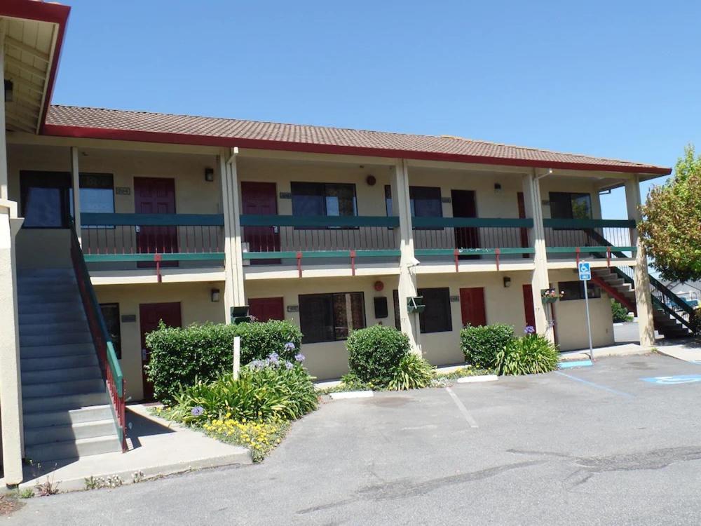 Coastal Valley Inn カストロヴィル エクステリア 写真