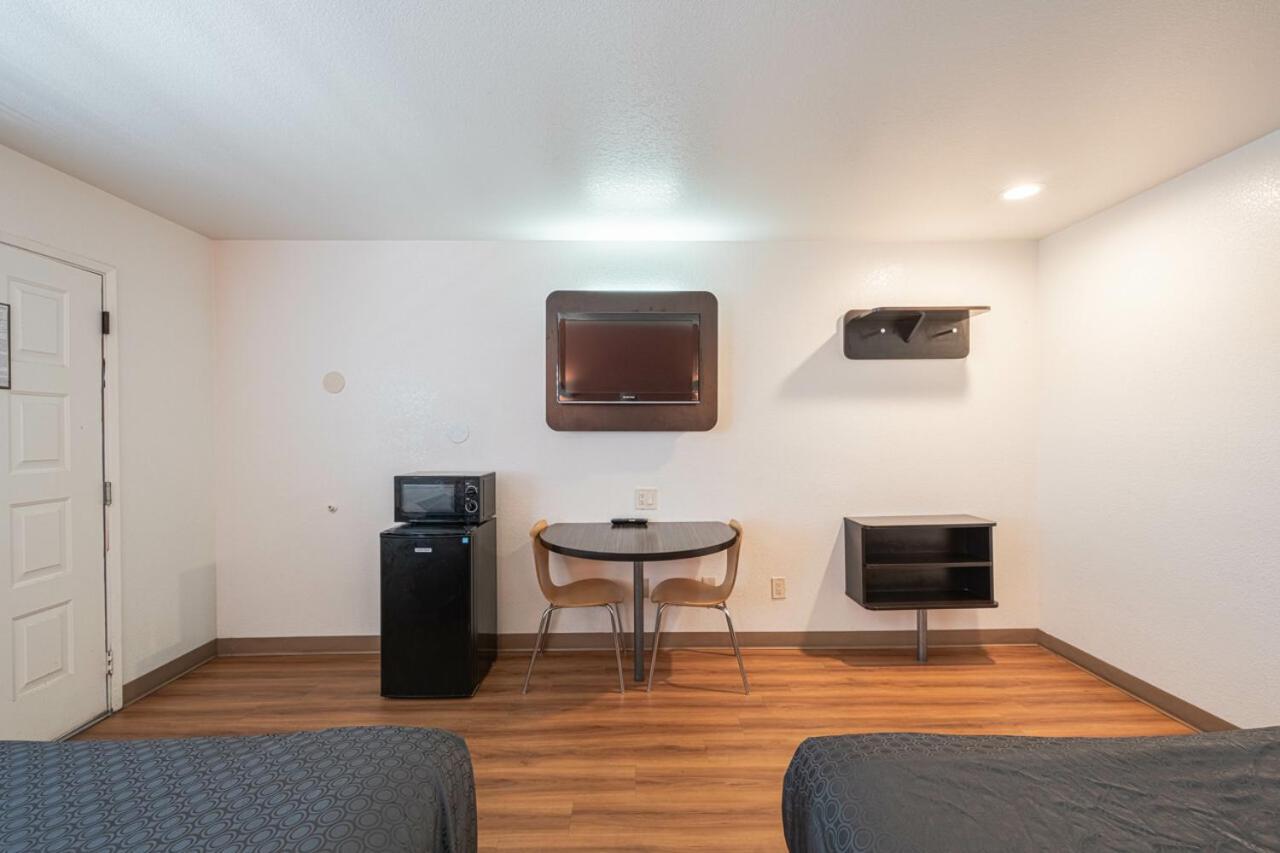 Coastal Valley Inn カストロヴィル エクステリア 写真