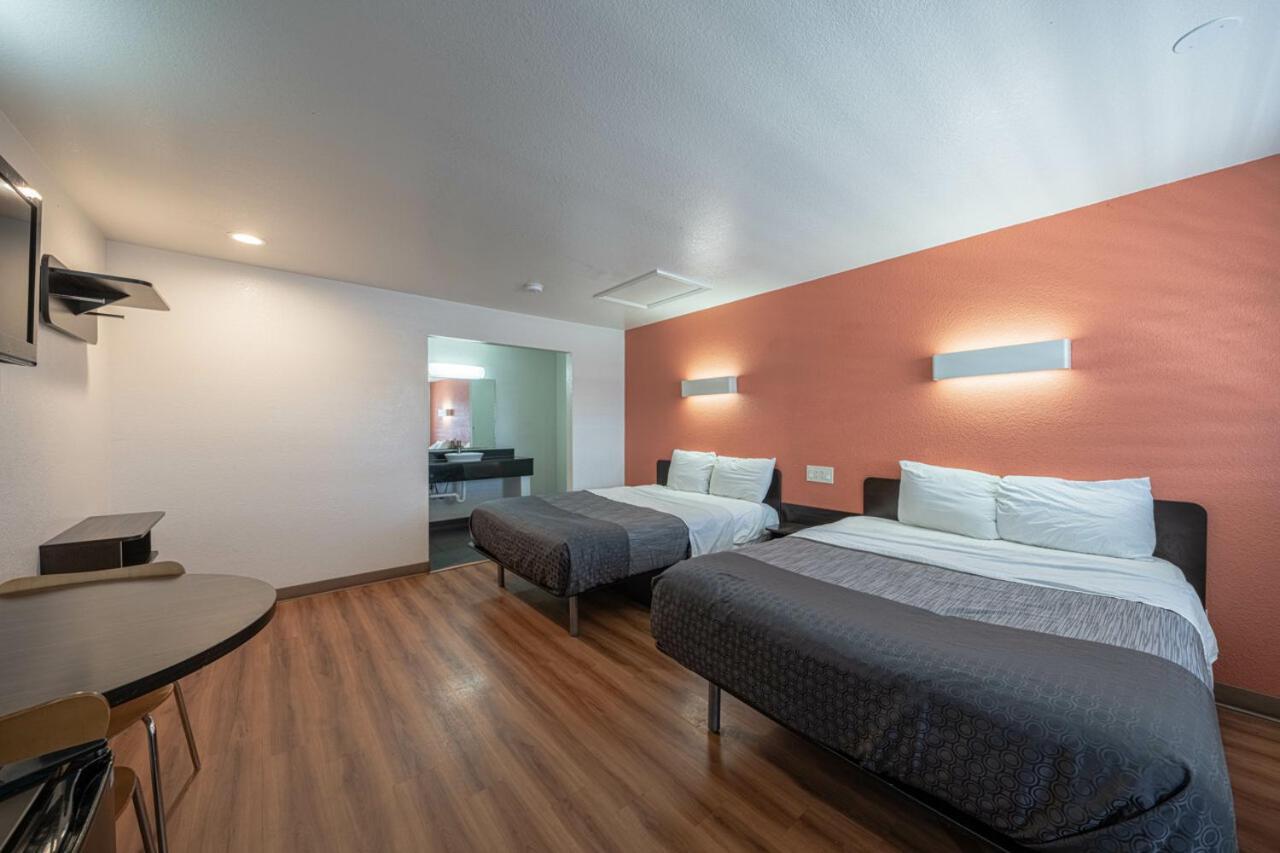 Coastal Valley Inn カストロヴィル エクステリア 写真