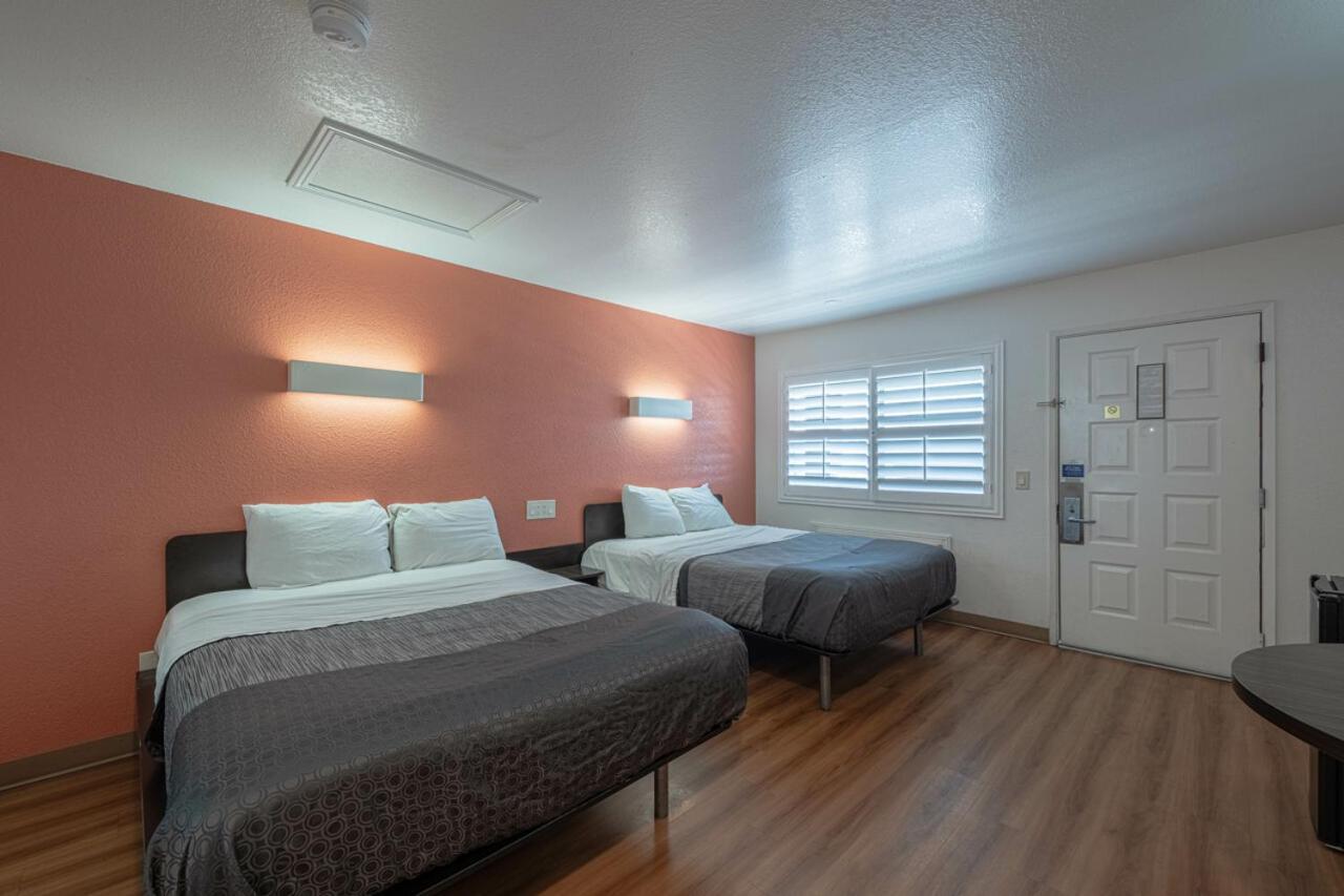 Coastal Valley Inn カストロヴィル エクステリア 写真