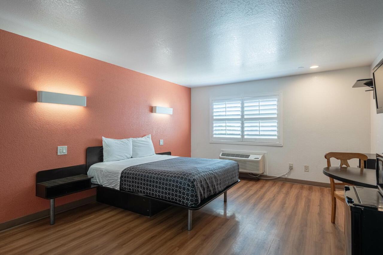 Coastal Valley Inn カストロヴィル エクステリア 写真