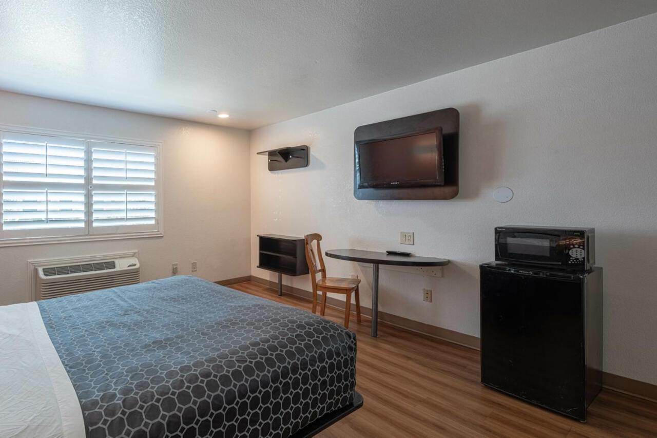 Coastal Valley Inn カストロヴィル エクステリア 写真