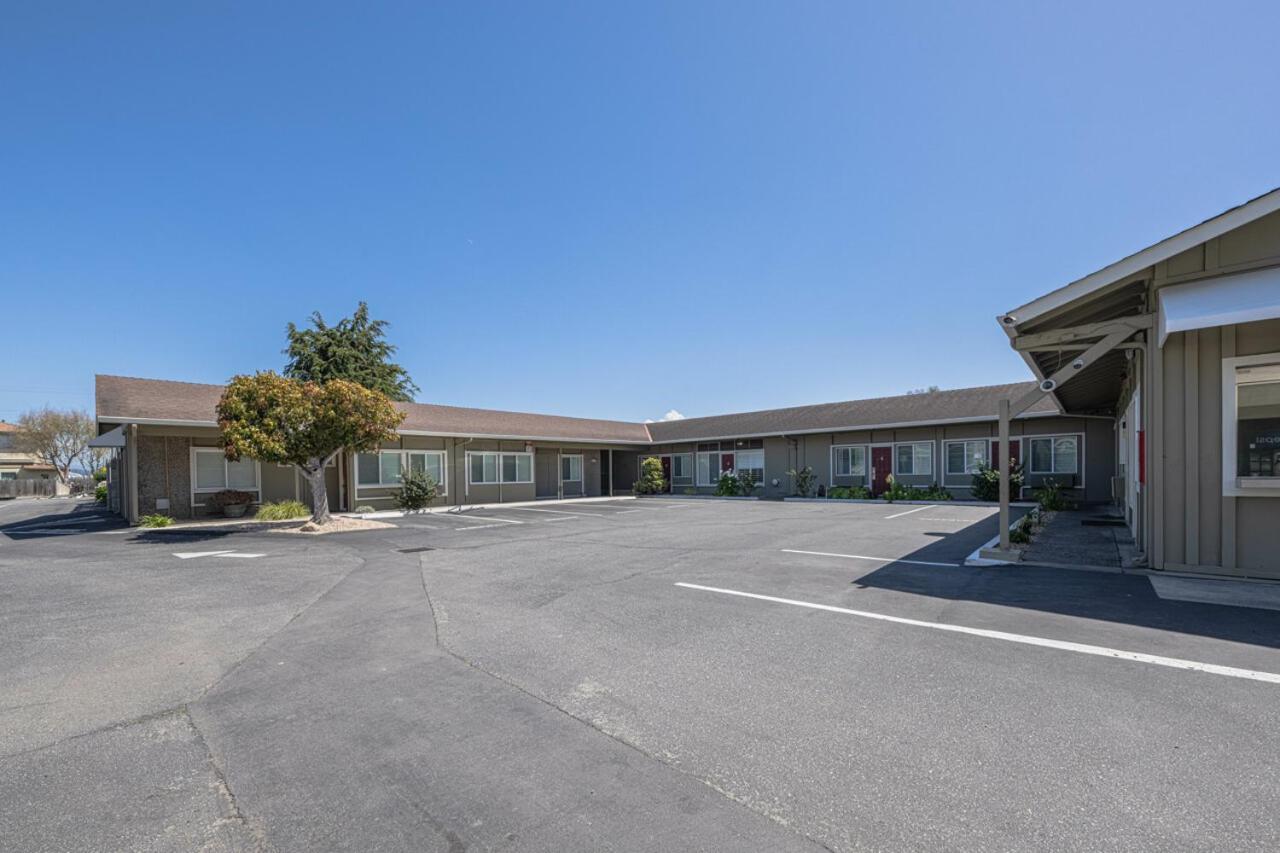 Coastal Valley Inn カストロヴィル エクステリア 写真